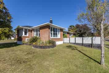 1 Parekarangi Grove , Turangi