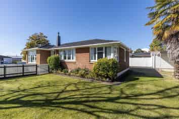 1 Parekarangi Grove , Turangi