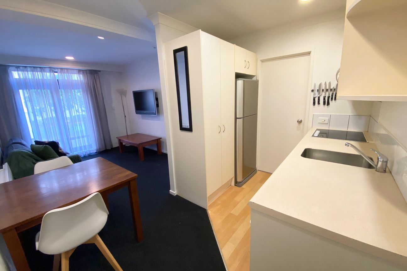 PARNELL -1 BEDROOM - FURNISHED- 1 CARPARK - Bild 4