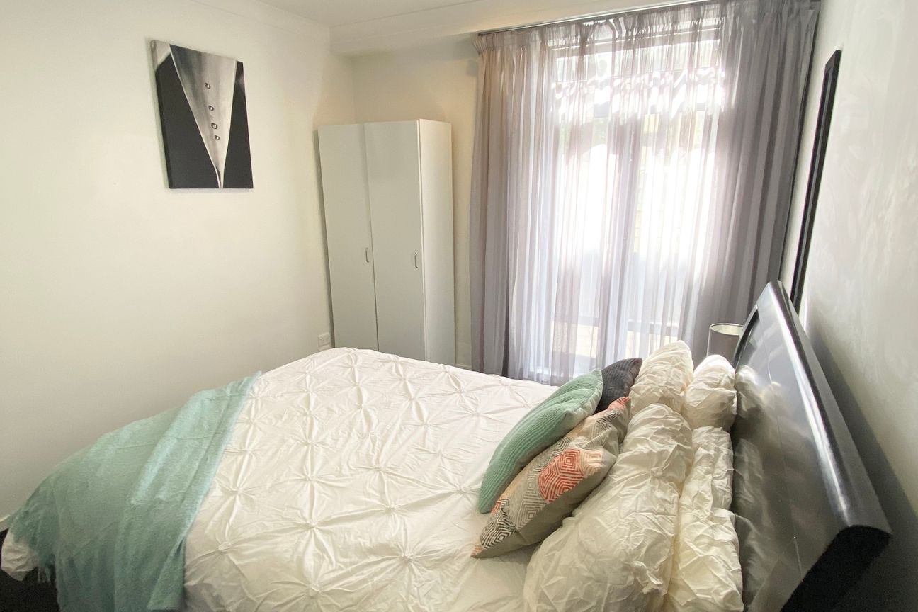 PARNELL -1 BEDROOM - FURNISHED- 1 CARPARK - Bild 6