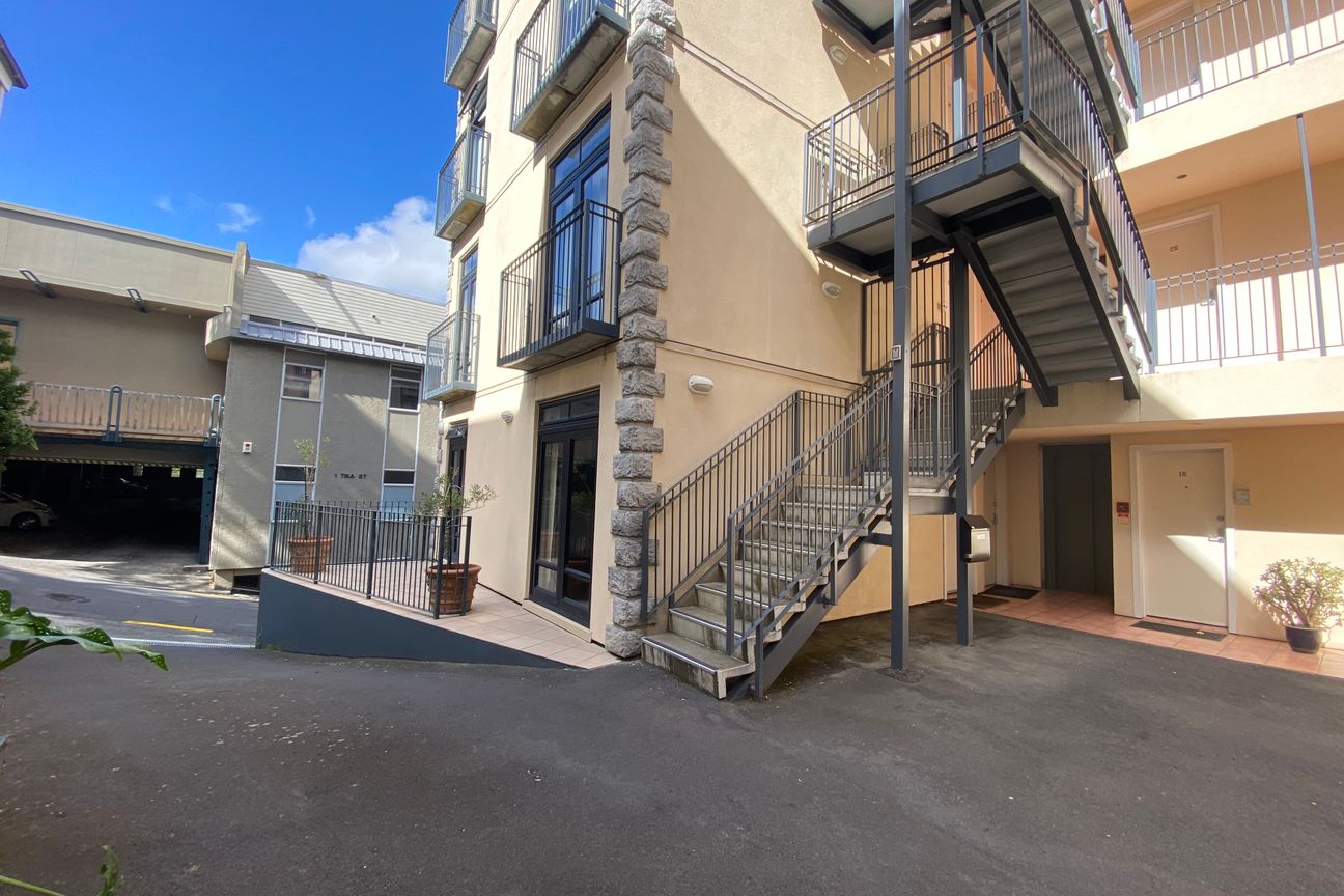 PARNELL -1 BEDROOM - FURNISHED- 1 CARPARK - Fler
