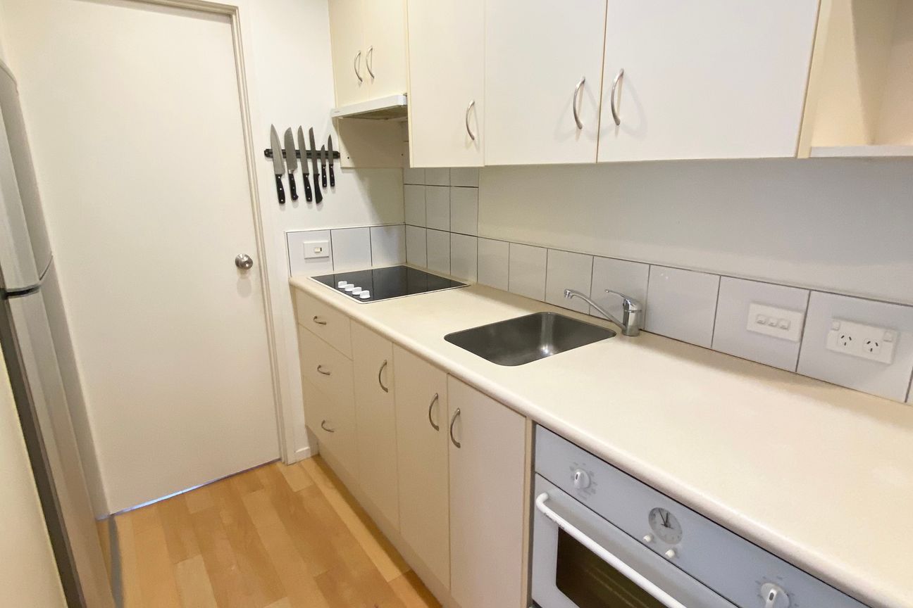 PARNELL -1 BEDROOM - FURNISHED- 1 CARPARK - Bild 3