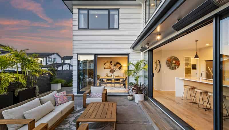9 Barque Rise, Long Bay