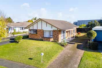 8 Chequers Avenue, Chartwell