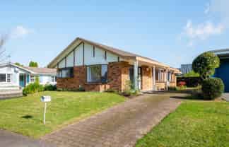 8 Chequers Avenue, Chartwell