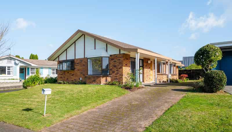 8 Chequers Avenue, Chartwell