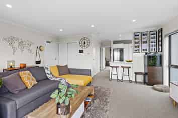 5/110  Hobsonville Point Road , Hobsonville