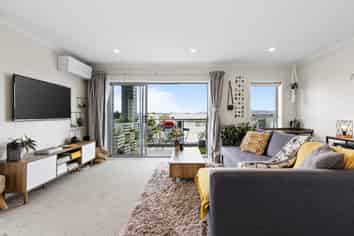 5/110  Hobsonville Point Road , Hobsonville