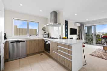 5/110  Hobsonville Point Road , Hobsonville