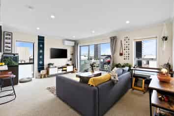 5/110  Hobsonville Point Road , Hobsonville