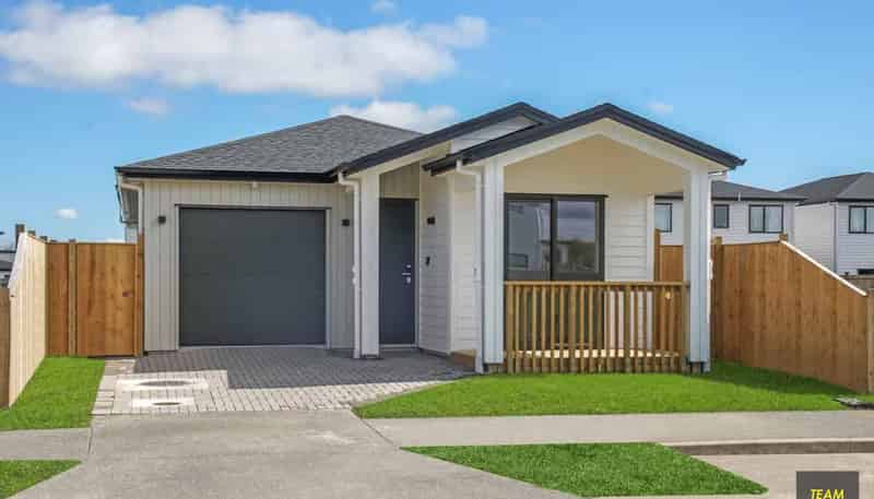 24 Hari Road, Karaka