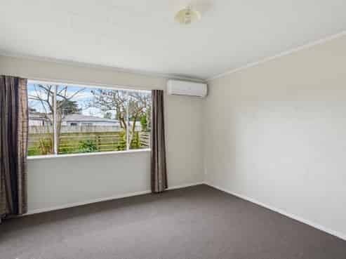 16B Buckley Grove, Paraparaumu