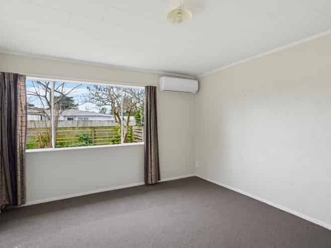 16B Buckley Grove, Paraparaumu