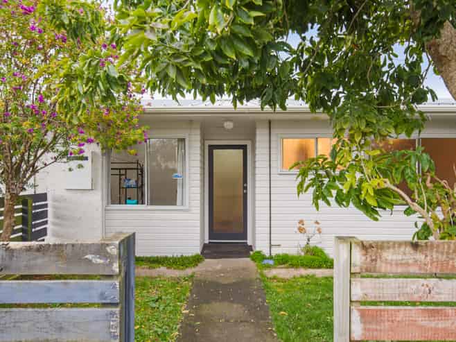 16B Buckley Grove, Paraparaumu
