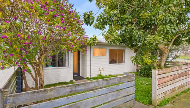 16B Buckley Grove, Paraparaumu