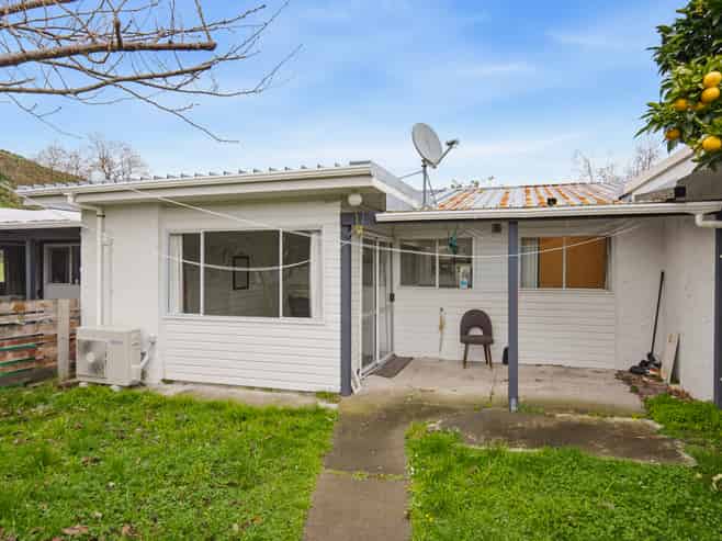 16B Buckley Grove, Paraparaumu