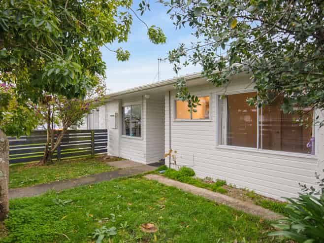16B Buckley Grove, Paraparaumu