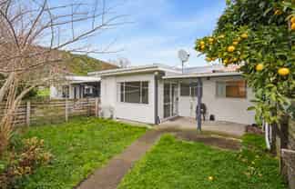 16B Buckley Grove, Paraparaumu