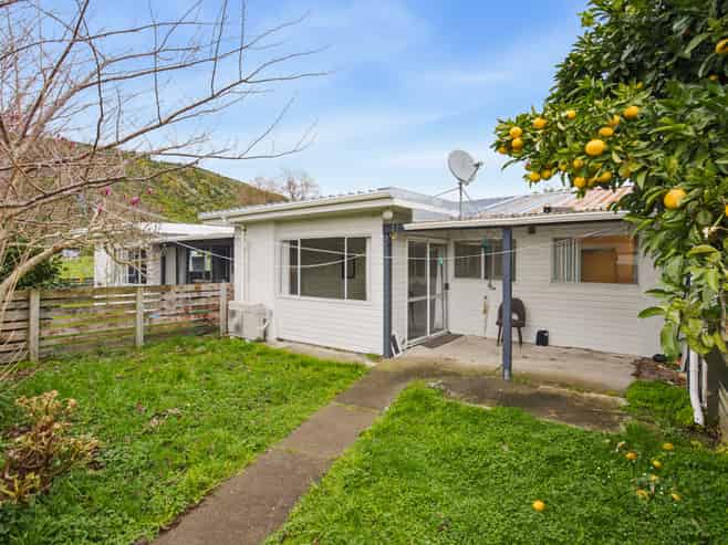 16B Buckley Grove, Paraparaumu
