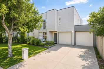12 Phar Lap Crescent, Takanini