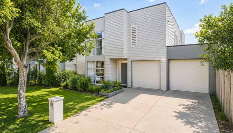 12 Phar Lap Crescent, Takanini