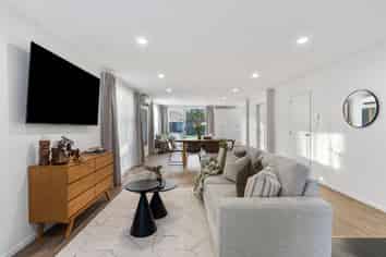 12 Phar Lap Crescent, Takanini
