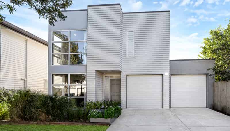 12 Phar Lap Crescent, Takanini