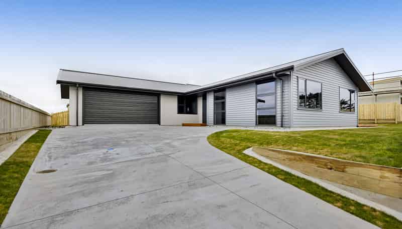 11  LOT 5 Othello, Stratford