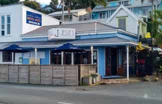 $1M Turnover Waterfront Cafe & Bar
