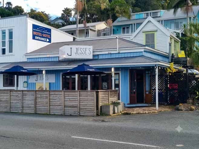 $1M Turnover Waterfront Cafe & Bar

