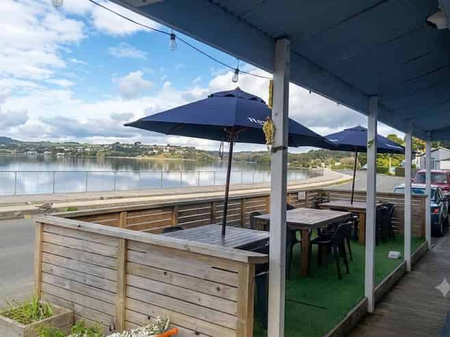 $1M Turnover Waterfront Cafe & Bar
