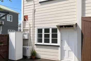 207 Rintoul St, Berhampore