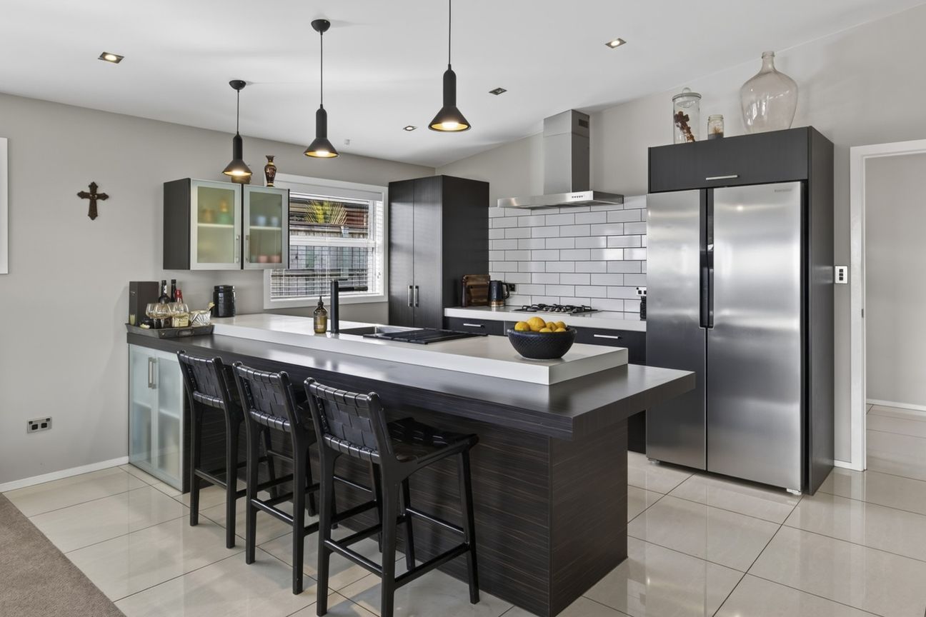 Ocean Outlook. Modern Comfort. Great Parking. - Vista 3