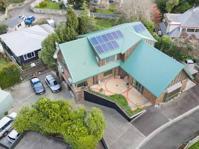 8 Fraser Court, Roslyn