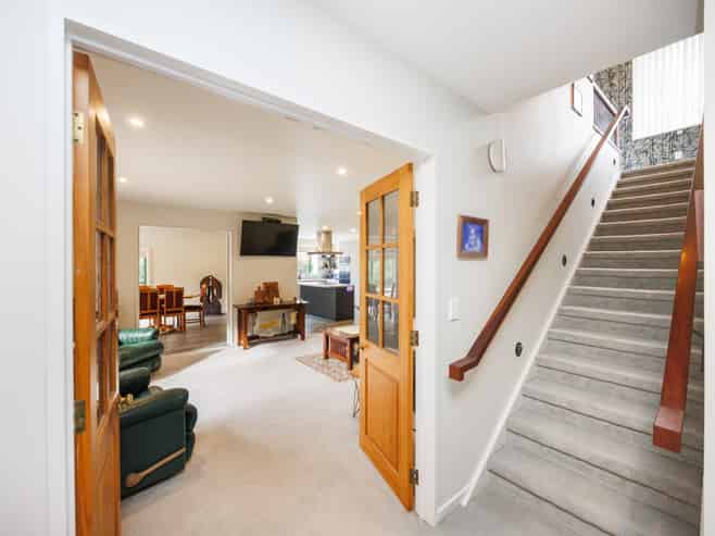 8 Fraser Court, Roslyn