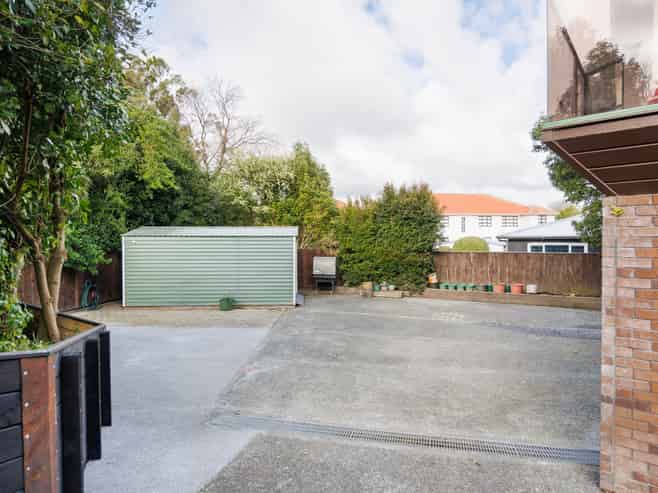 8 Fraser Court, Roslyn