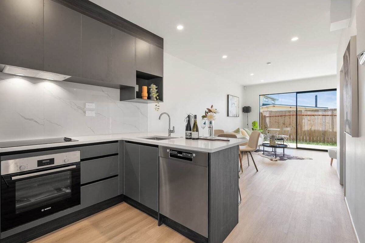 Location, Lifestyle & Convenience in One! - Vista 5