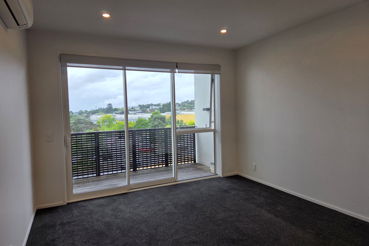 Tuatahi Home Sweet Home! - Fler