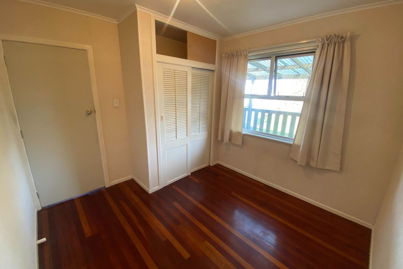 Charming 3 Bedroom Home with Garage and Outdoo... - Aanzicht 5