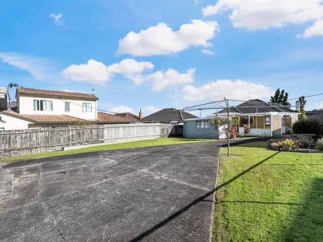 40 White Swan Road, Mount Roskill