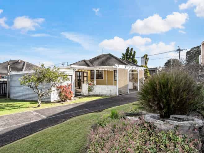 40 White Swan Road, Mount Roskill