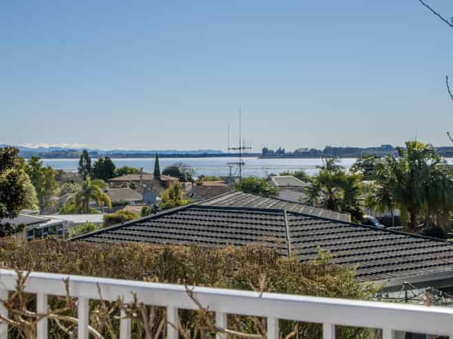 36 Eaton Crescent, Matua