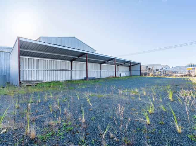 High-profile Port Road workshop - Rarely available