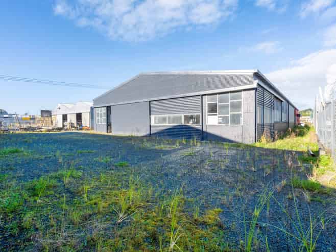 High-profile Port Road workshop - Rarely available