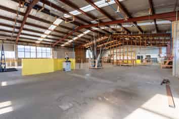 High-profile Port Road workshop - Rarely available