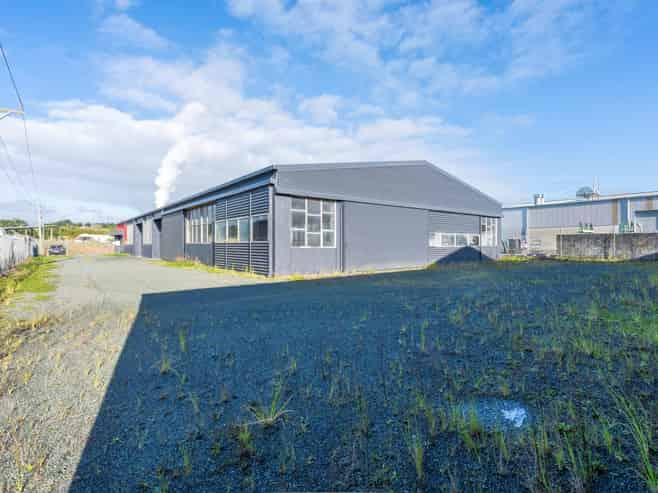 High-profile Port Road workshop - Rarely available
