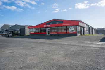 High-profile Port Road workshop - Rarely available