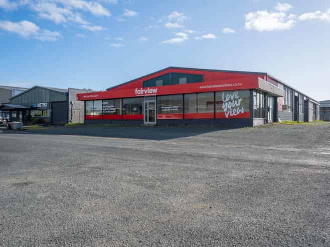 High-profile Port Road workshop - Rarely available