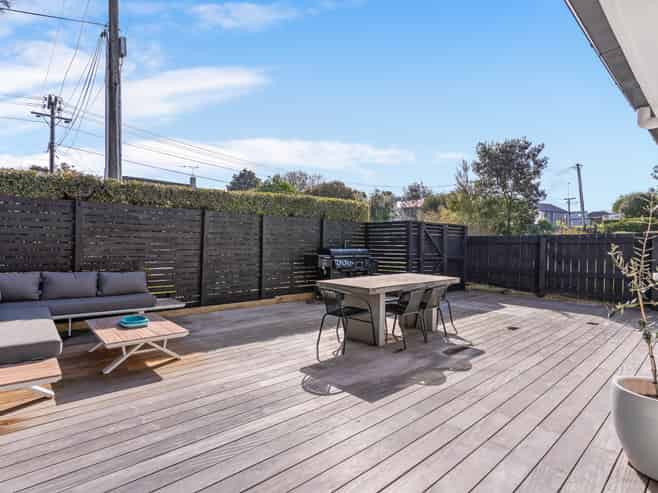 27a Castledine Cres, Glen Innes