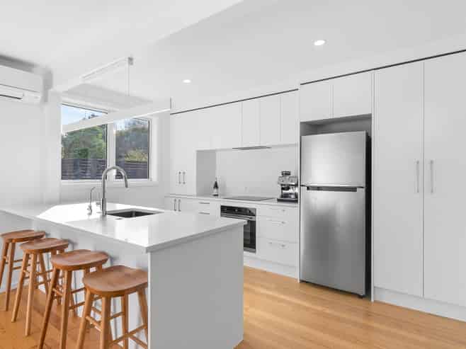 27a Castledine Cres, Glen Innes